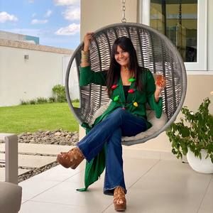 Meet your Posher, Claudia